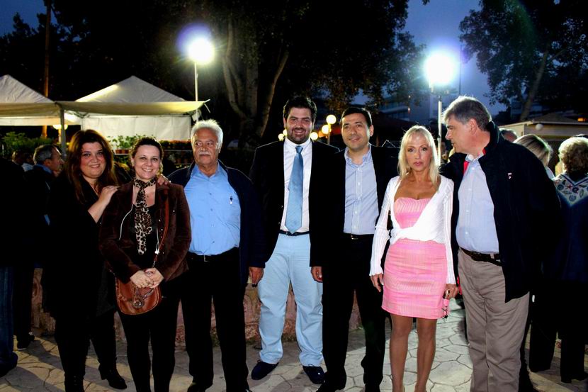 Τα Εγκαίνια της 28ης Γιορτής Λουλουδιών στη Βάρκιζα(photo-video) Τα Εγκαίνια της 28ης Γιορτής Λουλουδιών στη Βάρκιζα(photo-video)