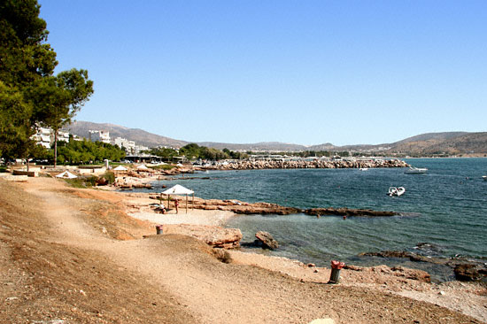 Ελεύθερες μικρές παραλίες στην Βάρκιζα Ελεύθερες μικρές παραλίες στην Βάρκιζα