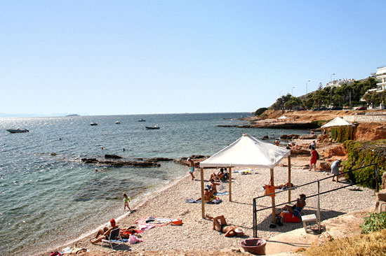 Ελεύθερες μικρές παραλίες στην Βάρκιζα Ελεύθερες μικρές παραλίες στην Βάρκιζα