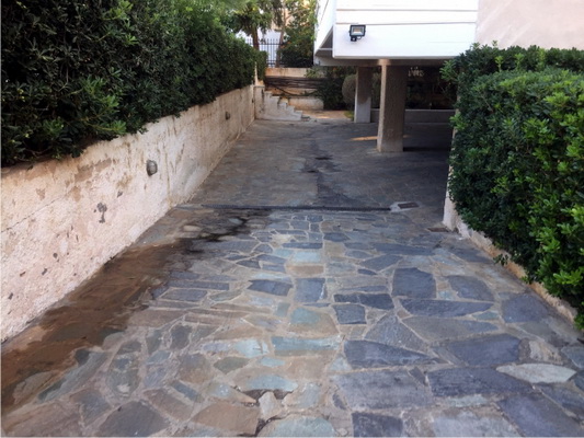 Θρασύτατη ληστεία μέρα μεσημέρι στα Πηγαδάκια Βούλας Θρασύτατη,ληστεία,αυτοκινήτου,μέρα,μεσημέρι,πυλωτή πολυκατοικίας, Πηγαδάκια Βούλας,οδό Καβάφη, Ελευθερίας, , καταγγελίες ,ληστείες, ευρύτερη,περιοχή Βουλιαγμένης, Βούλας, Γλυφάδας ,τελευταίο διάστημα,