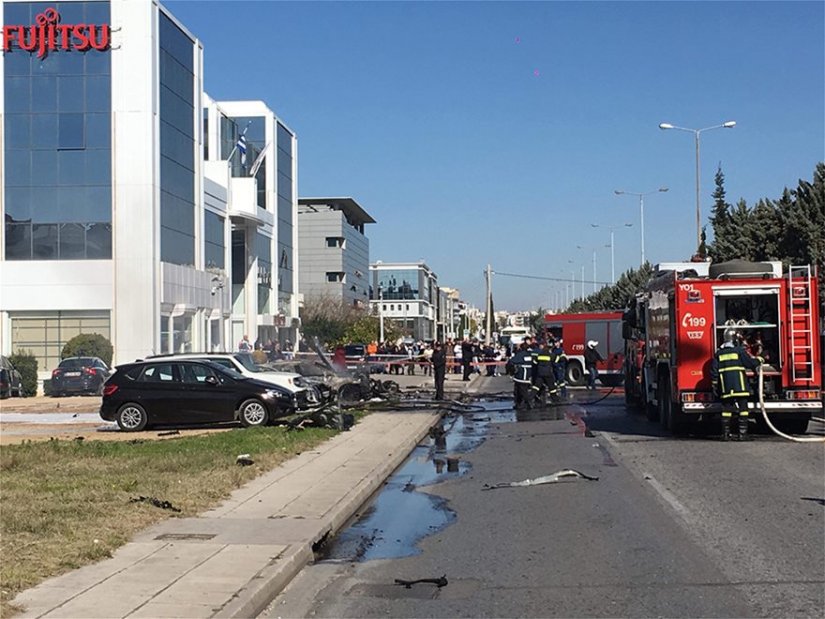 Ισχυρή έκρηξη στην Γλυφάδα - Ένας τραυματίας (βίντεο, φωτό) Πυρκαγιά, Λεωφόρου Βουλιαγμένης,Γλυφάδα, πυροσβέστες,οχήματα,Ισχυρή έκρηξη ,τραυματία,λεωφόρο Βουλιαγμένης,