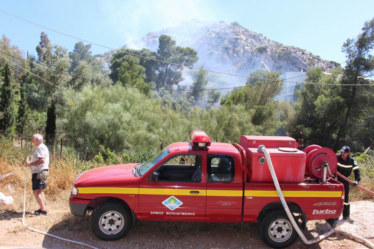 Μεγάλη φωτιά στη Βουλιαγμένη (φωτο),NEA EIDHSES -ΝΕΑ ΕΙΔΗΣΕΙΣ ΕΛΛΑΔΑ ελλάδα, odhgos,agoras,οδηγος αγορας,media, νέα κρίση,on line, νοτος, νετ, notos,net, notosnet,Βούλα, Βουλιαγμένη, Βάρη, ΒΒΒ, 3Β, βαρκιζα,παραλιακή, παραλία, νότια, προάστια, άρθρα, Δημοκρατία,ειδήσεις,